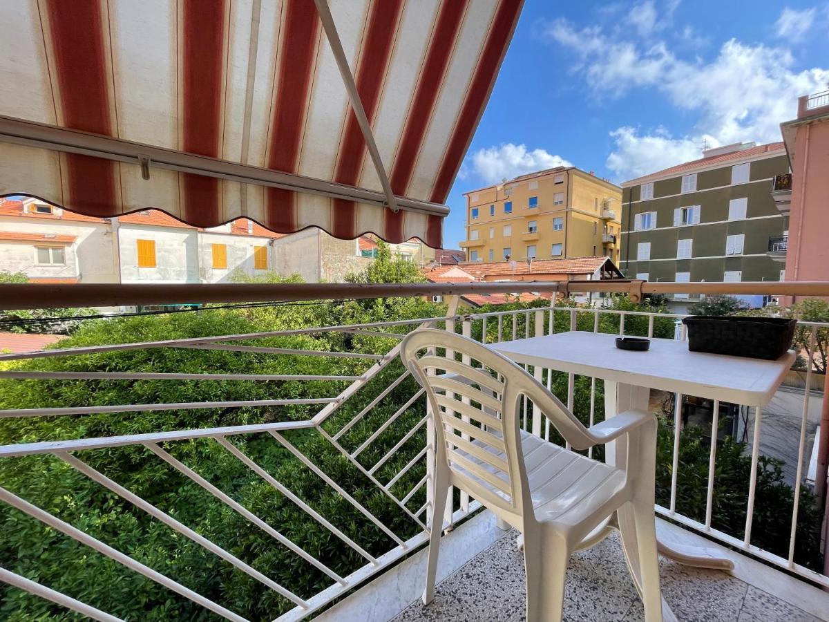 La Reggia 1 - Ampio appartamento in pieno budello pedonale - 50 m dal mare Alassio Esterno foto