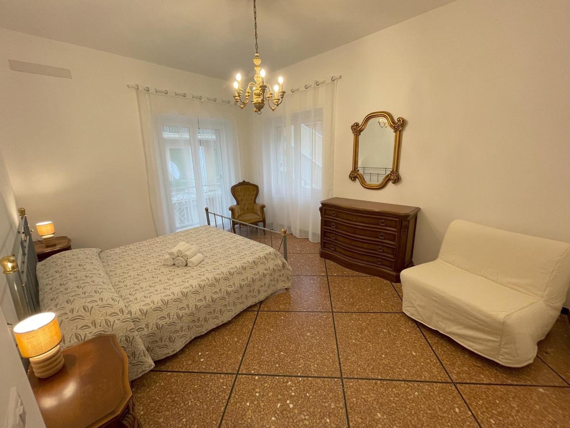 La Reggia 1 - Ampio appartamento in pieno budello pedonale - 50 m dal mare Alassio Esterno foto