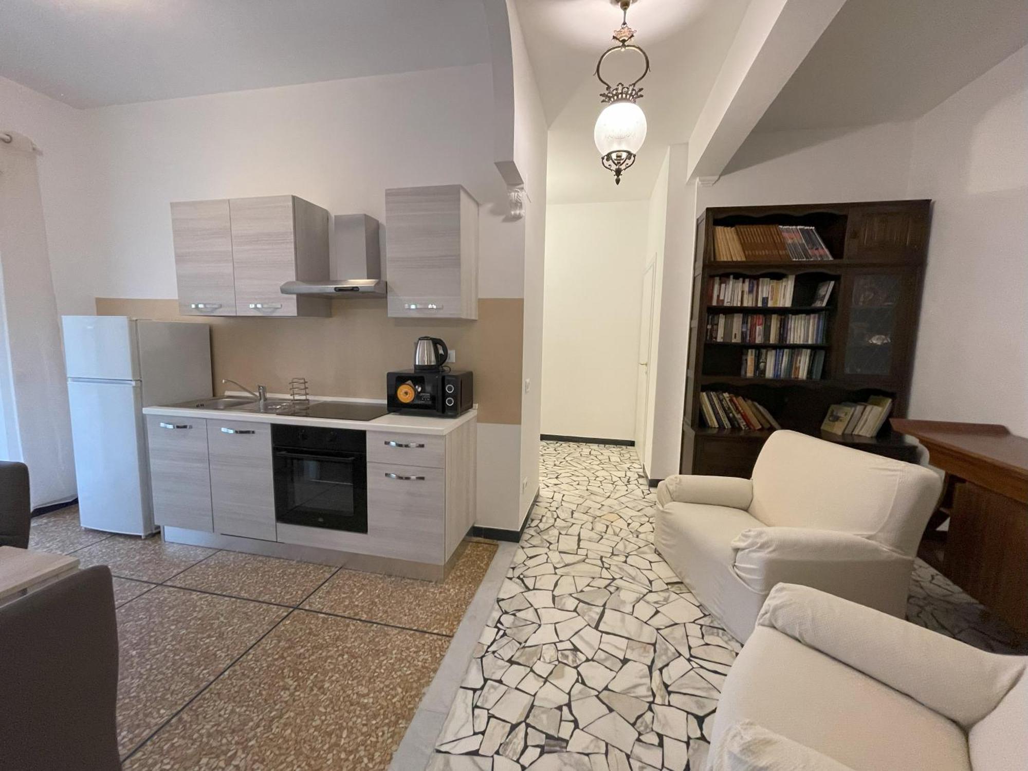 La Reggia 1 - Ampio appartamento in pieno budello pedonale - 50 m dal mare Alassio Esterno foto