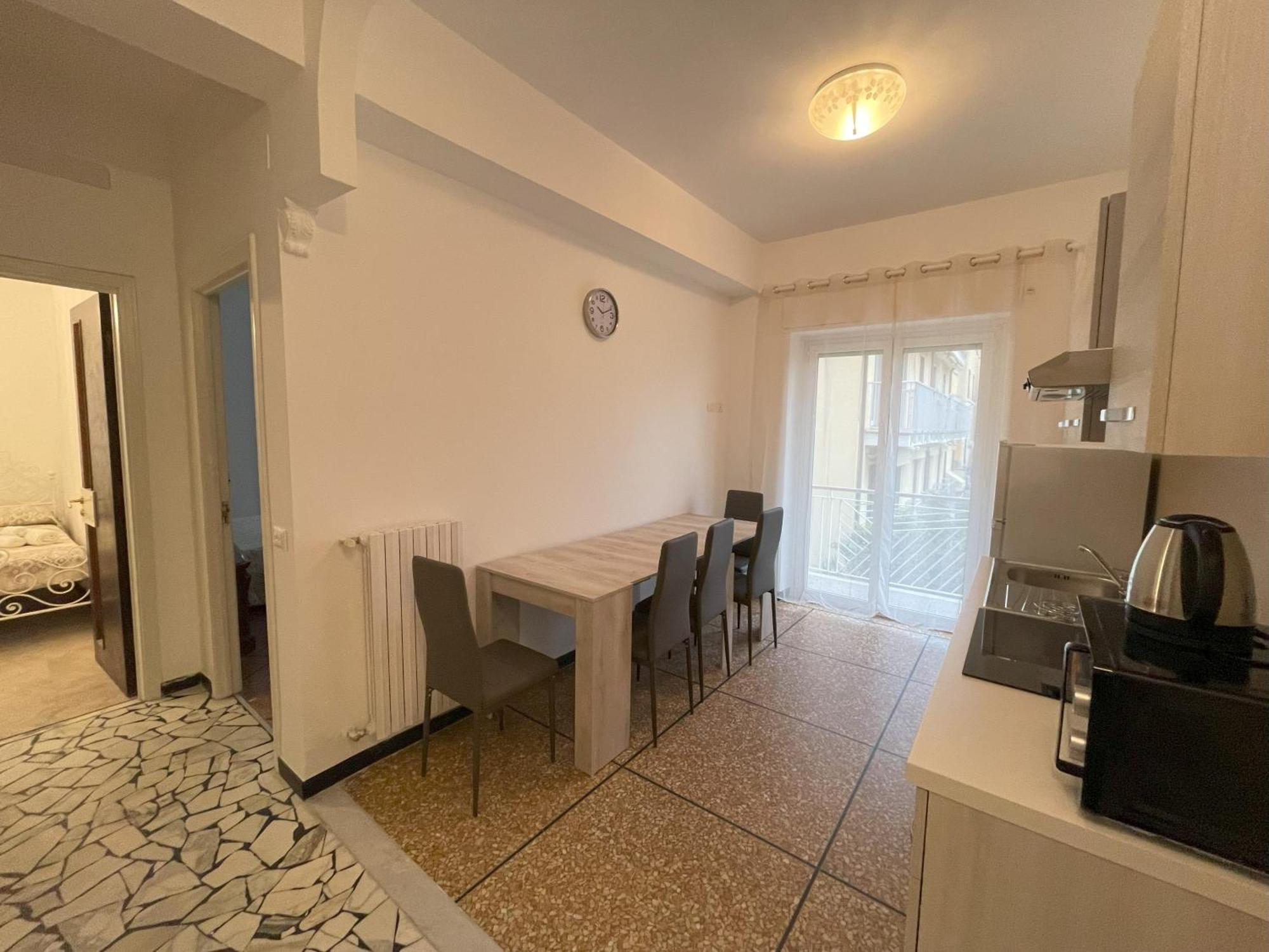 La Reggia 1 - Ampio appartamento in pieno budello pedonale - 50 m dal mare Alassio Esterno foto