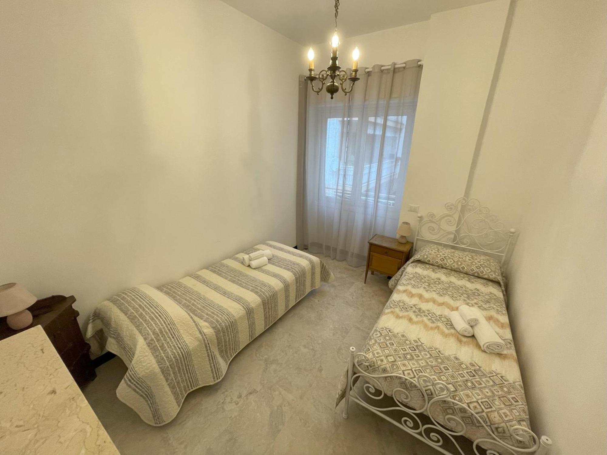 La Reggia 1 - Ampio appartamento in pieno budello pedonale - 50 m dal mare Alassio Esterno foto